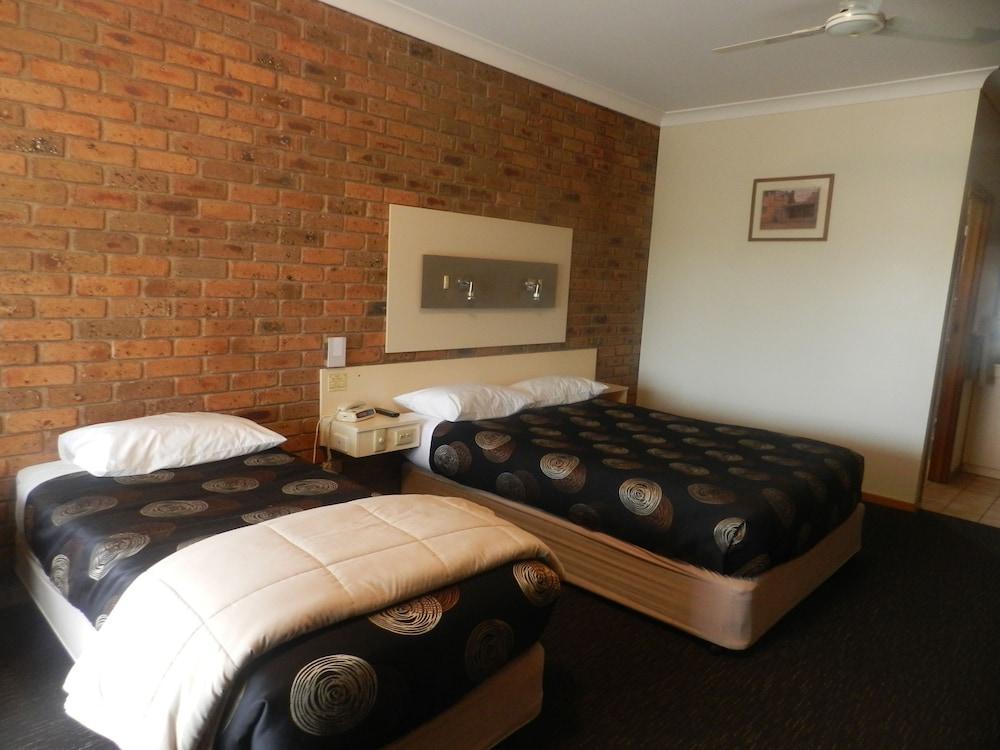 Travellers Rest Motor Inn Суон Хил Екстериор снимка